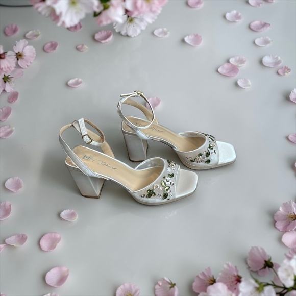 Betsy Johnson Shoes - Betsy Johnson ~ Kirra Embellished Sandal in White Mesh Size 9.5M